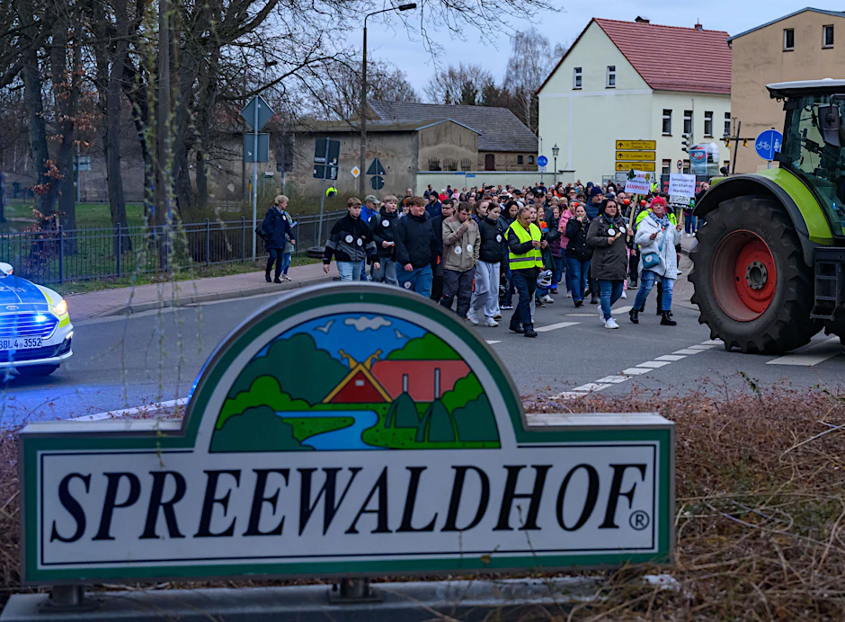 Mitarbeiter der Spreewaldkonserve Golßen GmbH protestierten gegen die Betriebsschließung und ihre Kündigungen: vergeblich.