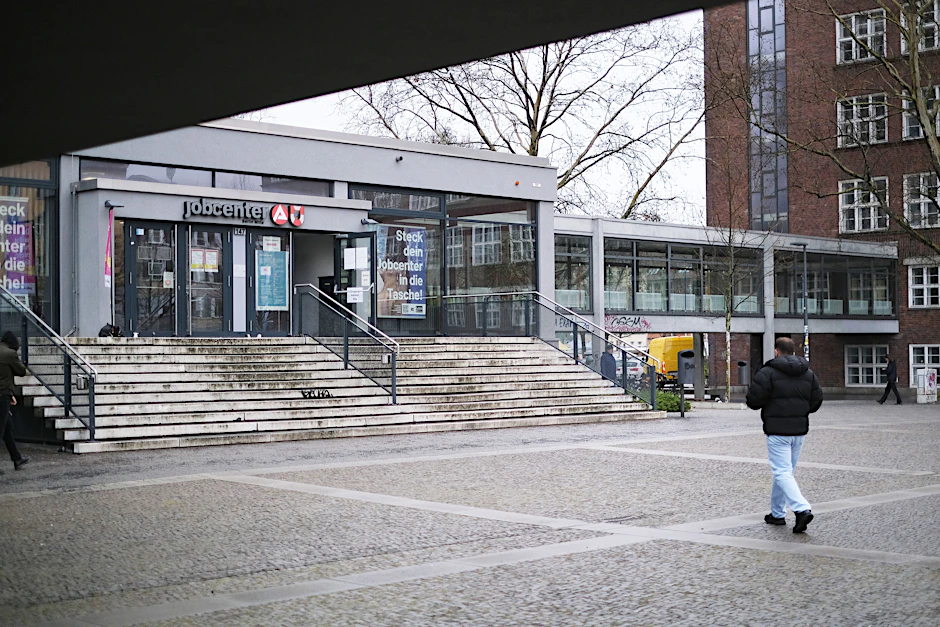 Zwei Jahre gibt es das Bürgergeld schon. In der kurzen Zeit hat es sich bereits zweimal erhöht. Viele Menschen haben keine Lust mehr zu arbeiten.
