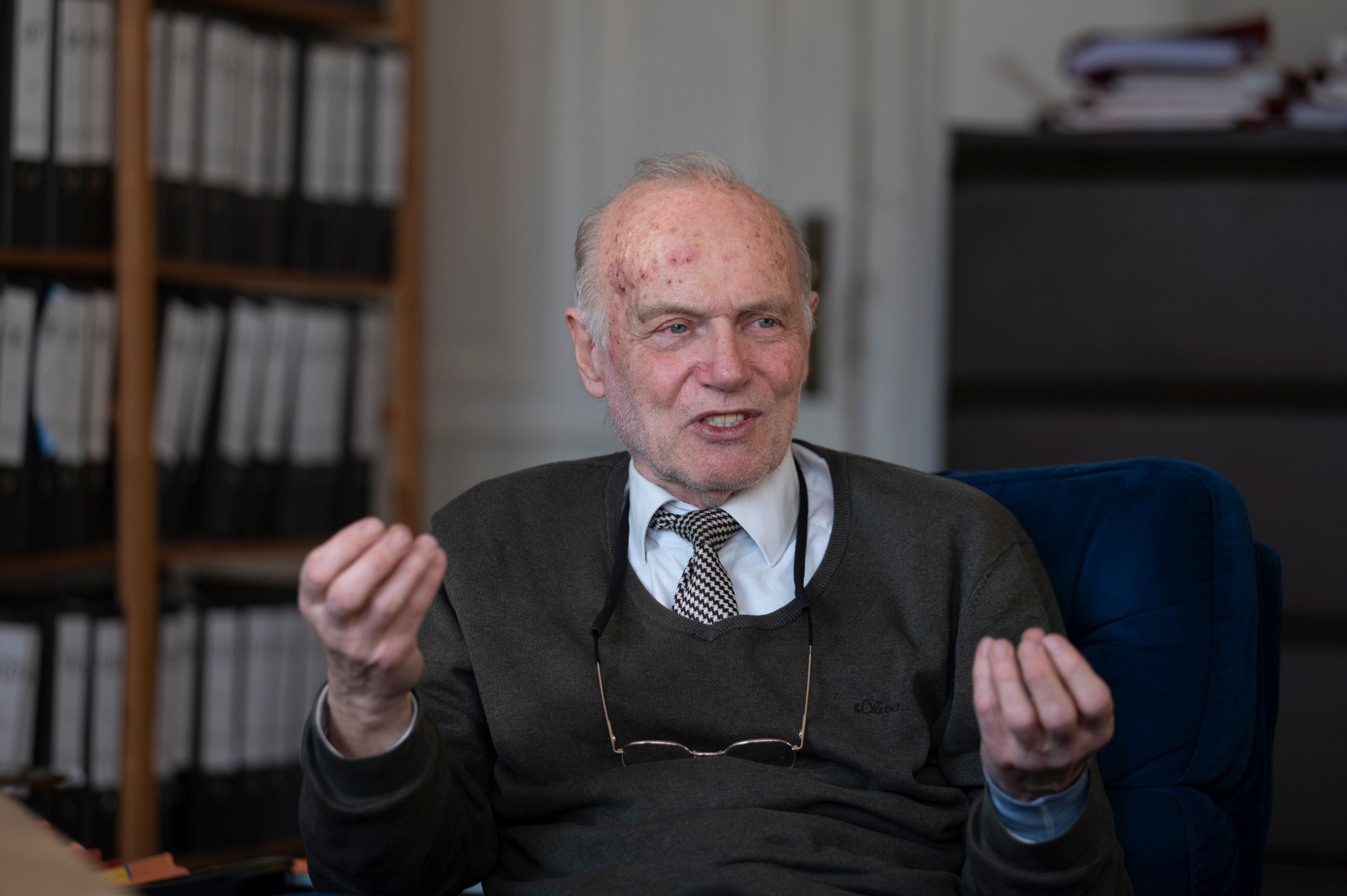 Anwalt Udo Grönheit zu Wehrpflicht: Ist es süß und ehrenvoll, fürs Vaterland zu sterben? – Nein!