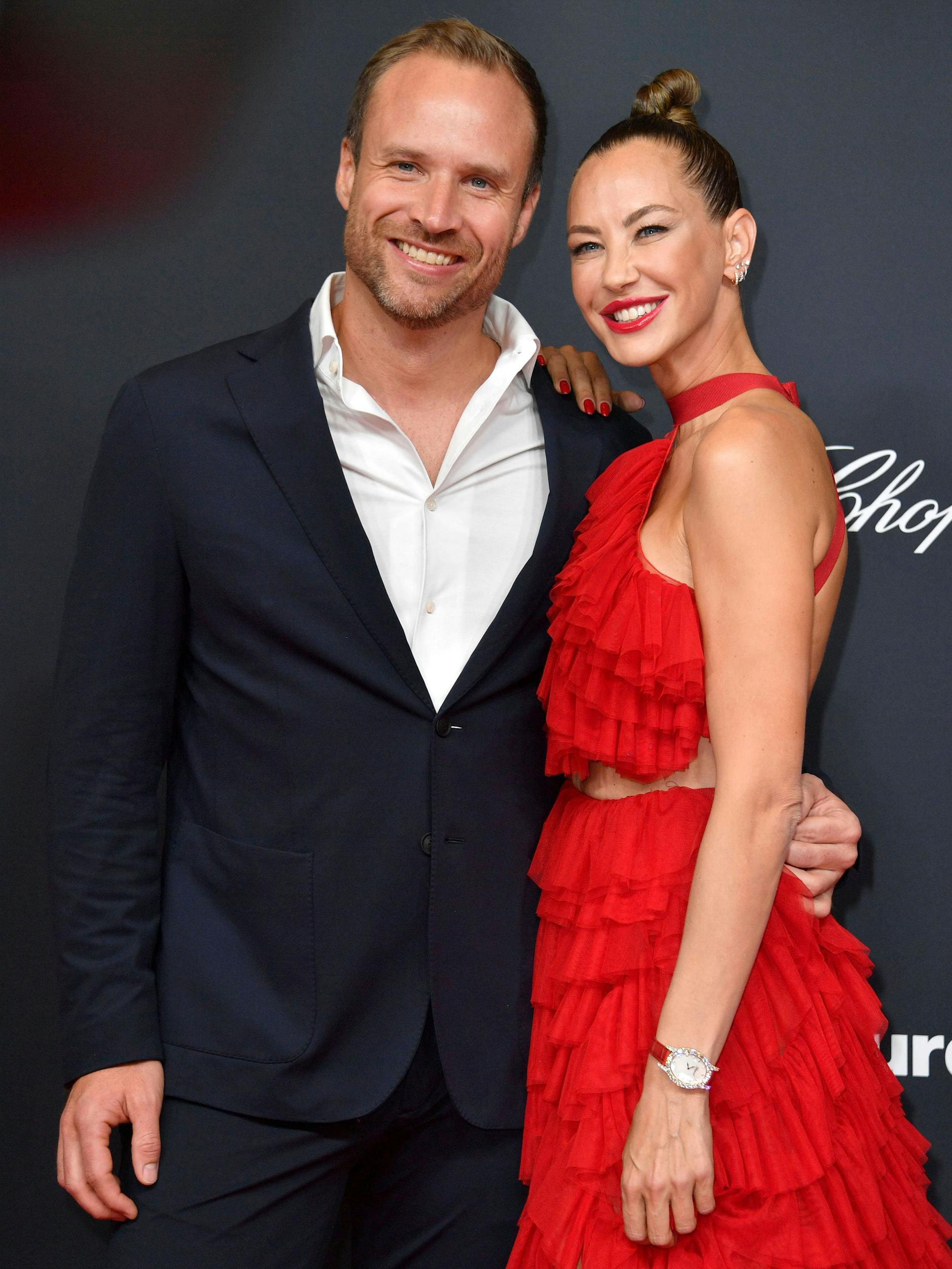 Alessandra Meyer-Wölden mit ihrem Freund Alexander Müller beim Tribute to Bambi 2024.