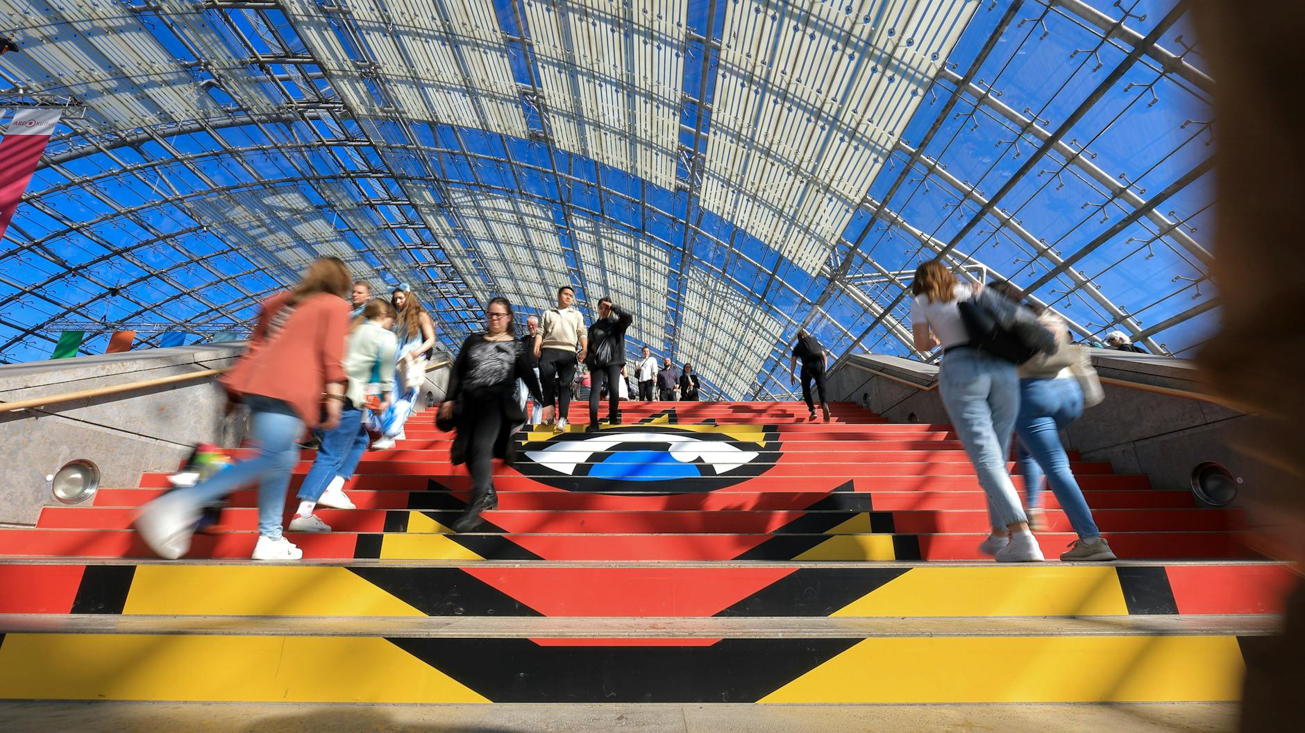 Noch bis Sonntag findet in Leipzig die Leipziger Buchmesse statt. Malte Zierden wollte hier über Tierschutz sprechen.