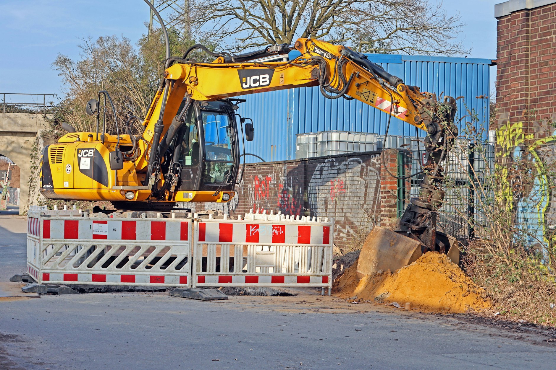 In Lichtenberg war der Verkehr wegen eines Unfalls mit einem Bagger für mehrere Stunden gesperrt.