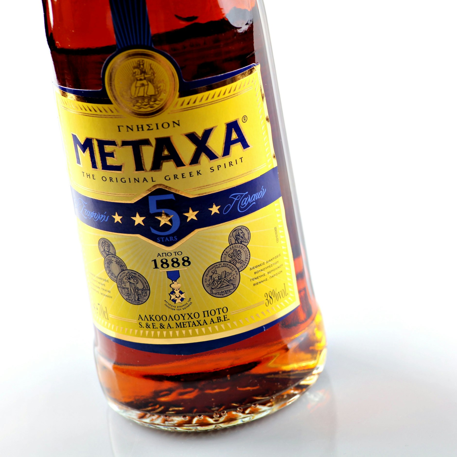 <em>Metaxa</em> ist der Markenname einer griechischen Weinbrand-Spirituose, die aus Weintrauben hergestellt wird.