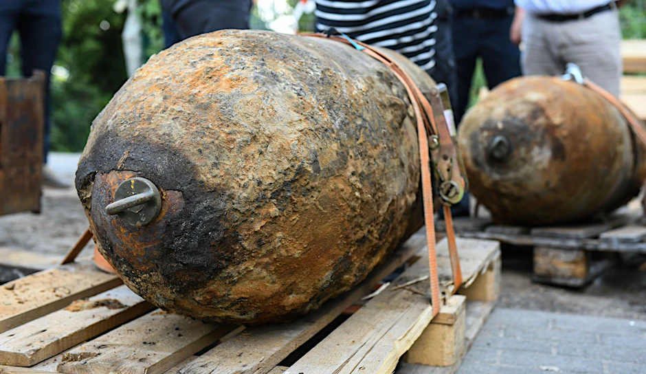 Blindgänger amerikanischer Bauart wogen jeweils 500 Kilogramm. Diese Exemplare wurden am Treidelweg bei der Kampfmittelsuche in sechs Metern Tiefe gefunden.