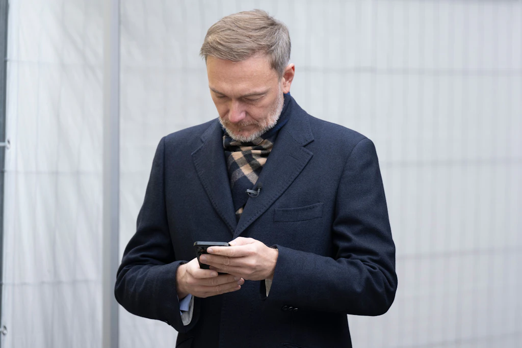 Eski bakan Lindner, SMS'yi Porsche Boss'a taşımak zorunda