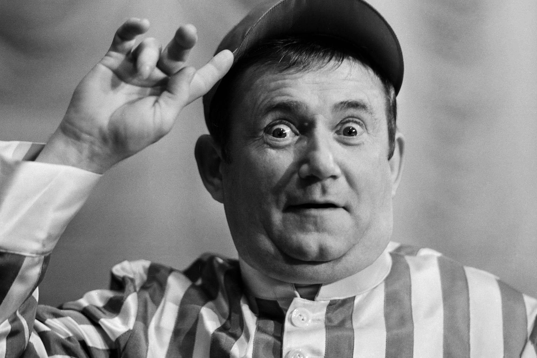 Die Zuschauer in der DDR liebten Eberhard Cohrs für seinen Humor. Doch der beliebte Komiker aus dem Osten hatte ein dunkles Geheimnis.