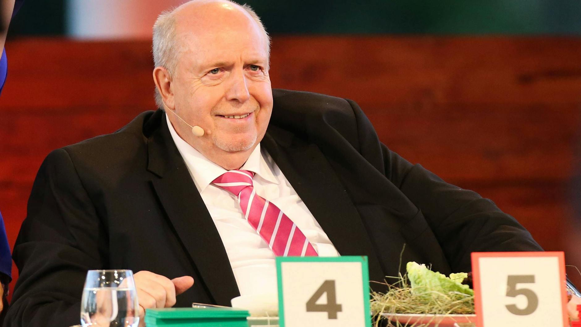 Jahrelang gehörte Reiner Calmund zur Jury von „Grill den Henssler“. Doch nun ist Schluss!