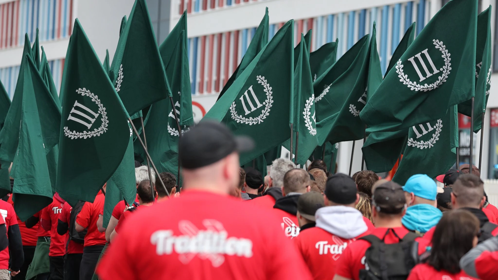 Auch in Chemnitz veranstaltete die Neonazi-Partei Der III. Weg bereits eine Demonstration (Archivbild).