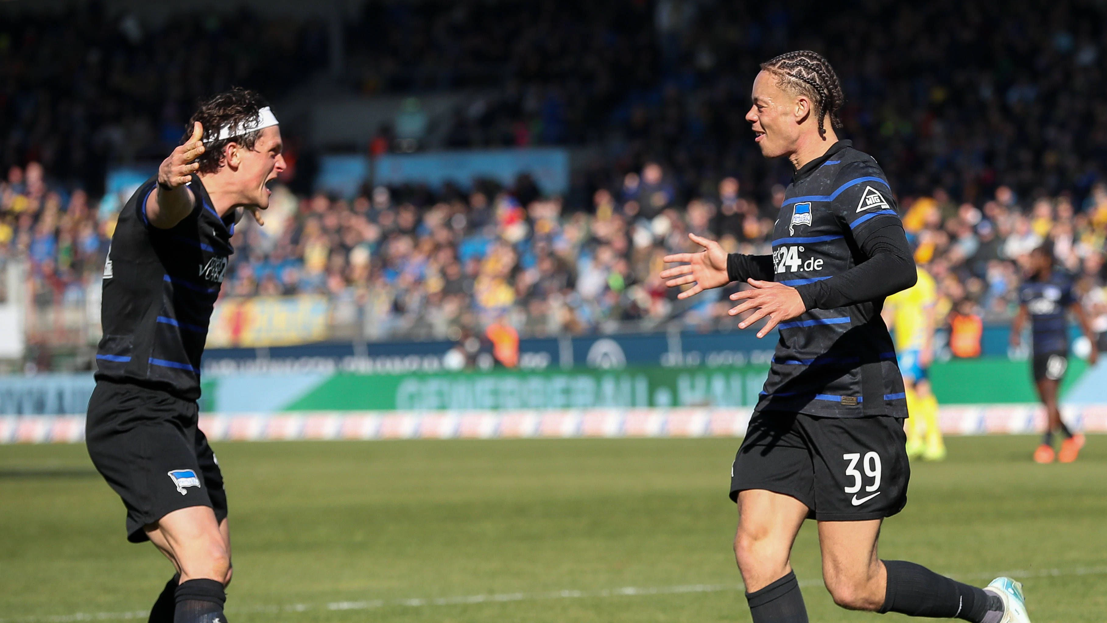 Derry Scherhant (r.) und Fabian Reese sind das neue Sturmduo bei Hertha BSC. Klappt es auch im Heimspiel gegen den KSC?
