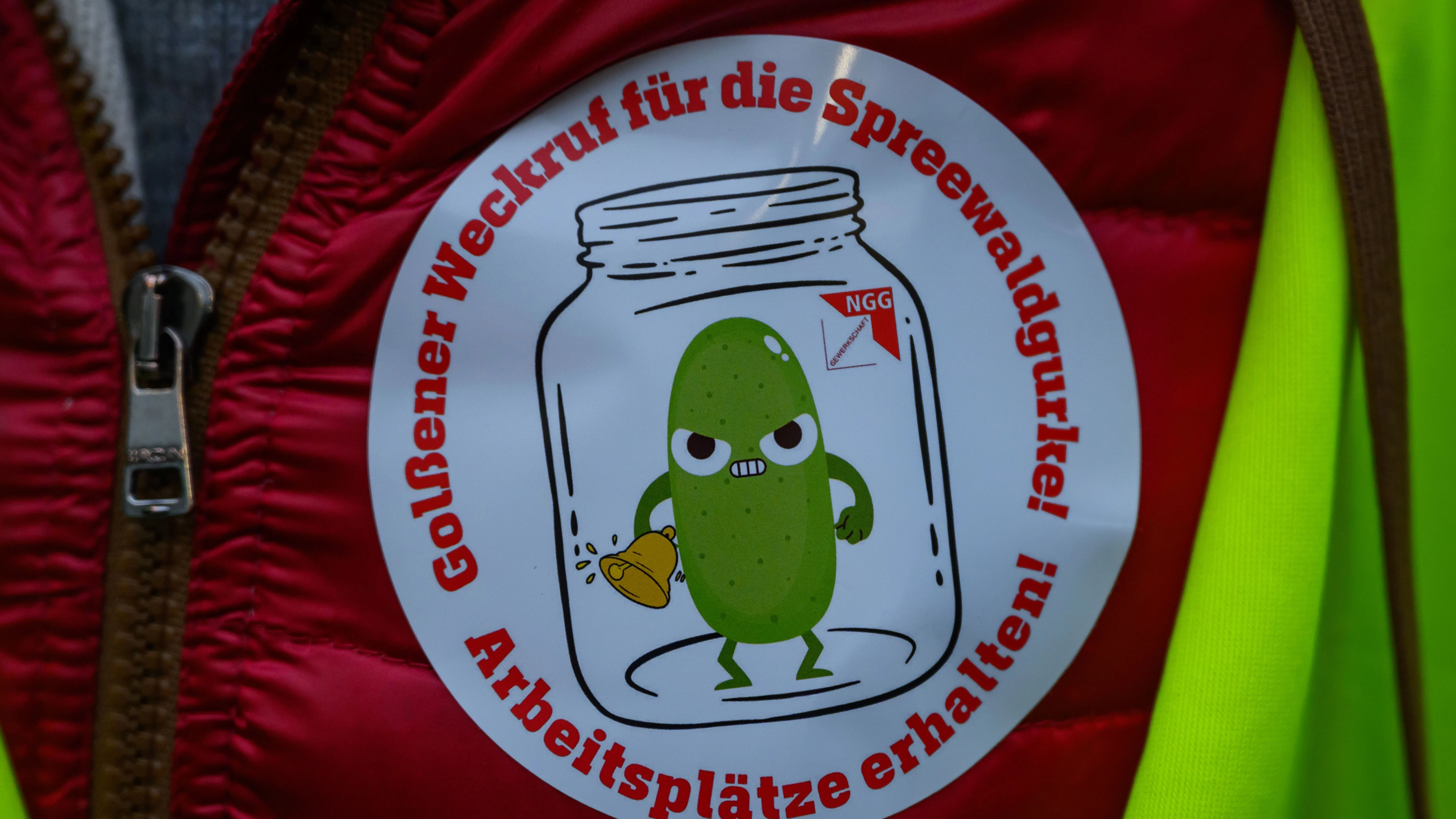 Mit dem&nbsp; „Golßener Weckruf für die Spreewaldgurke! Arbeitsplätze erhalten!“ sammlelte die Gewerkschaft Unterschriften für den Erhalt des Standorts.