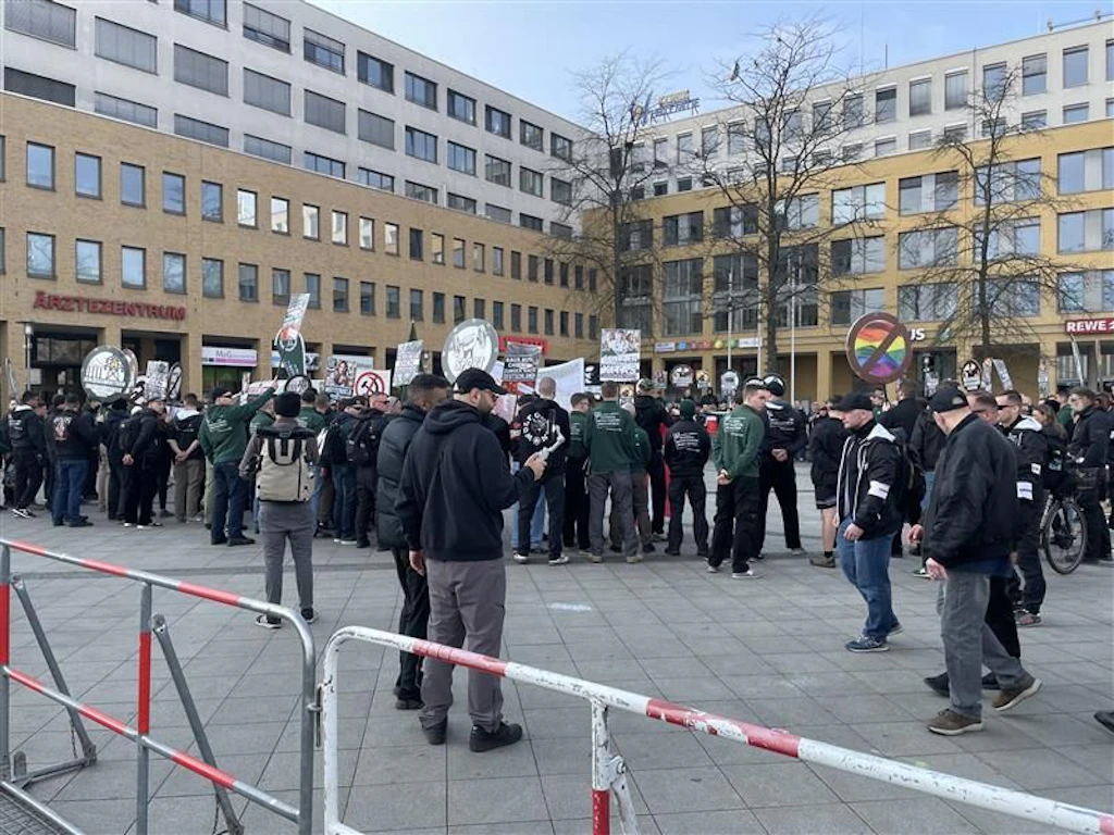 Dritter Weg: Neonazi-Demo eskaliert in Hellersdorf – Video