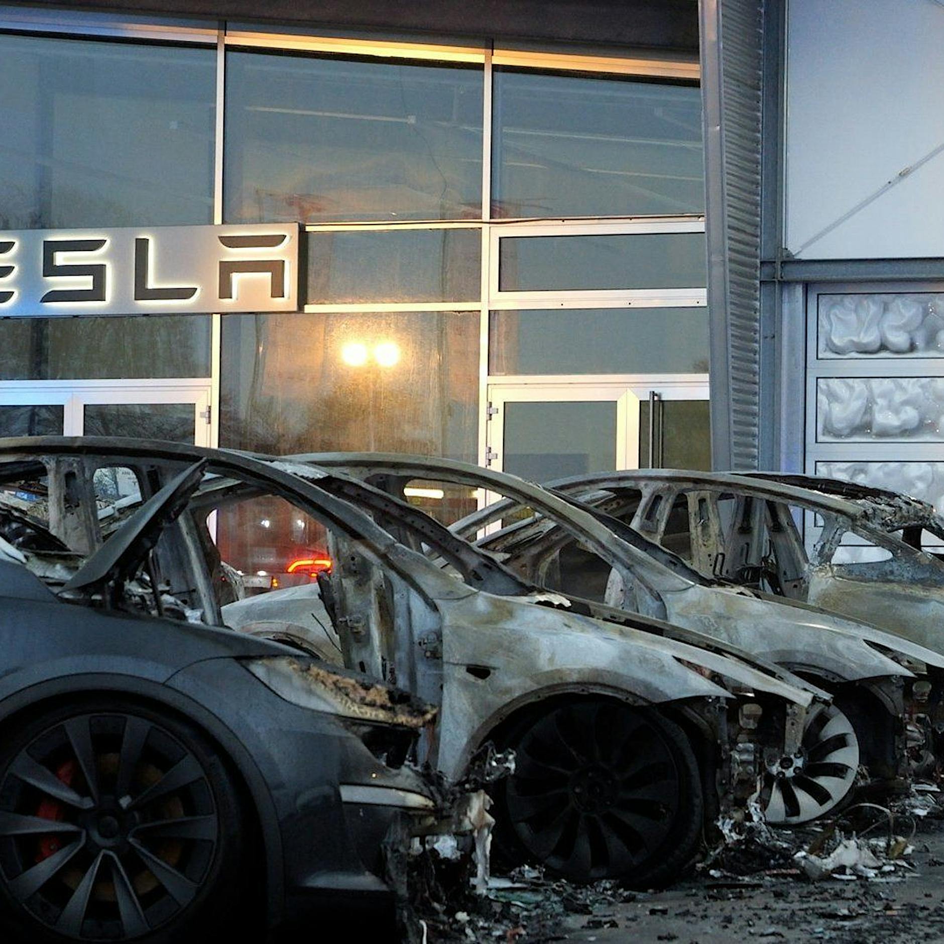 „Tesla Takedown“: Weltweiter Protesttag gegen Elon Musk – Aktionen auch im Raum Berlin