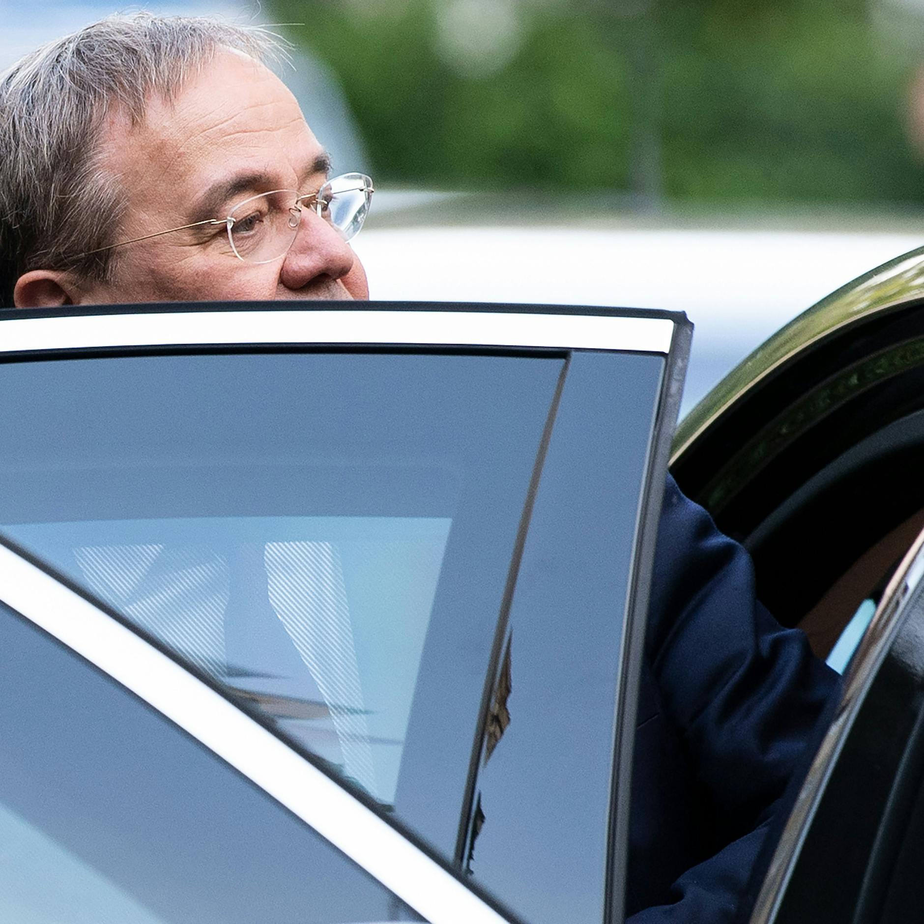 Image - Armin Laschet rast durch Stadt – Führerschein für einen Monat weg