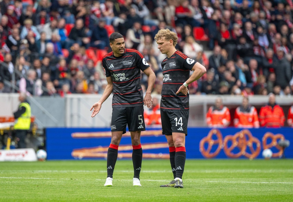 Freiburg'da üçlü için bireysel eleştiri