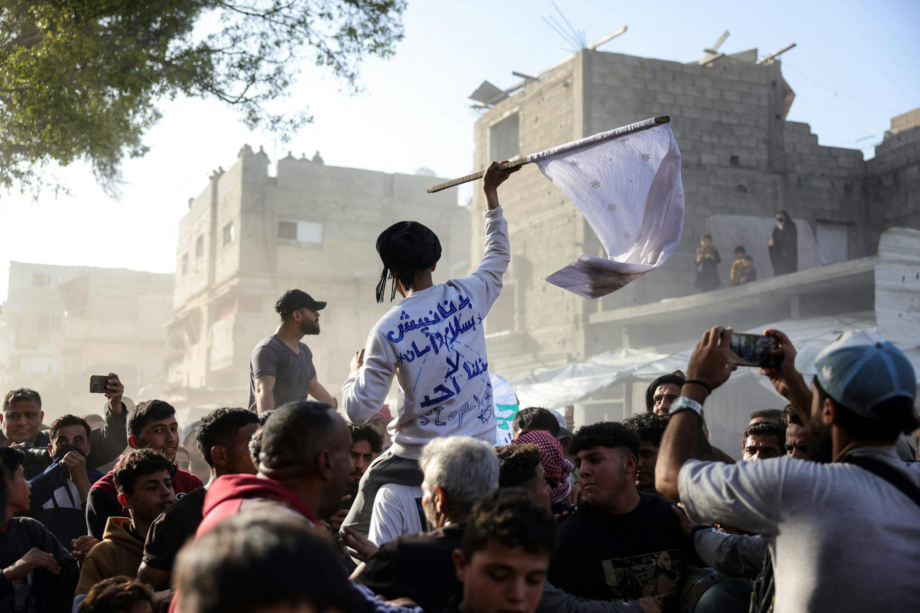 Palästinenser protestieren in Beit Lahia für ein Ende des Krieges am 26. März.