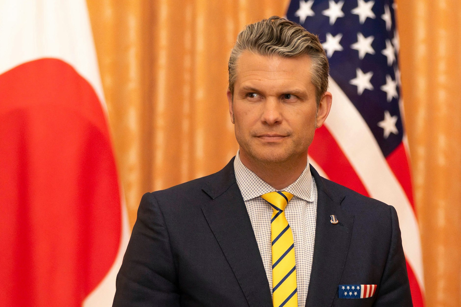 Amerikas Verteidigungsminister Pete Hegseth am Sonntag in Tokio