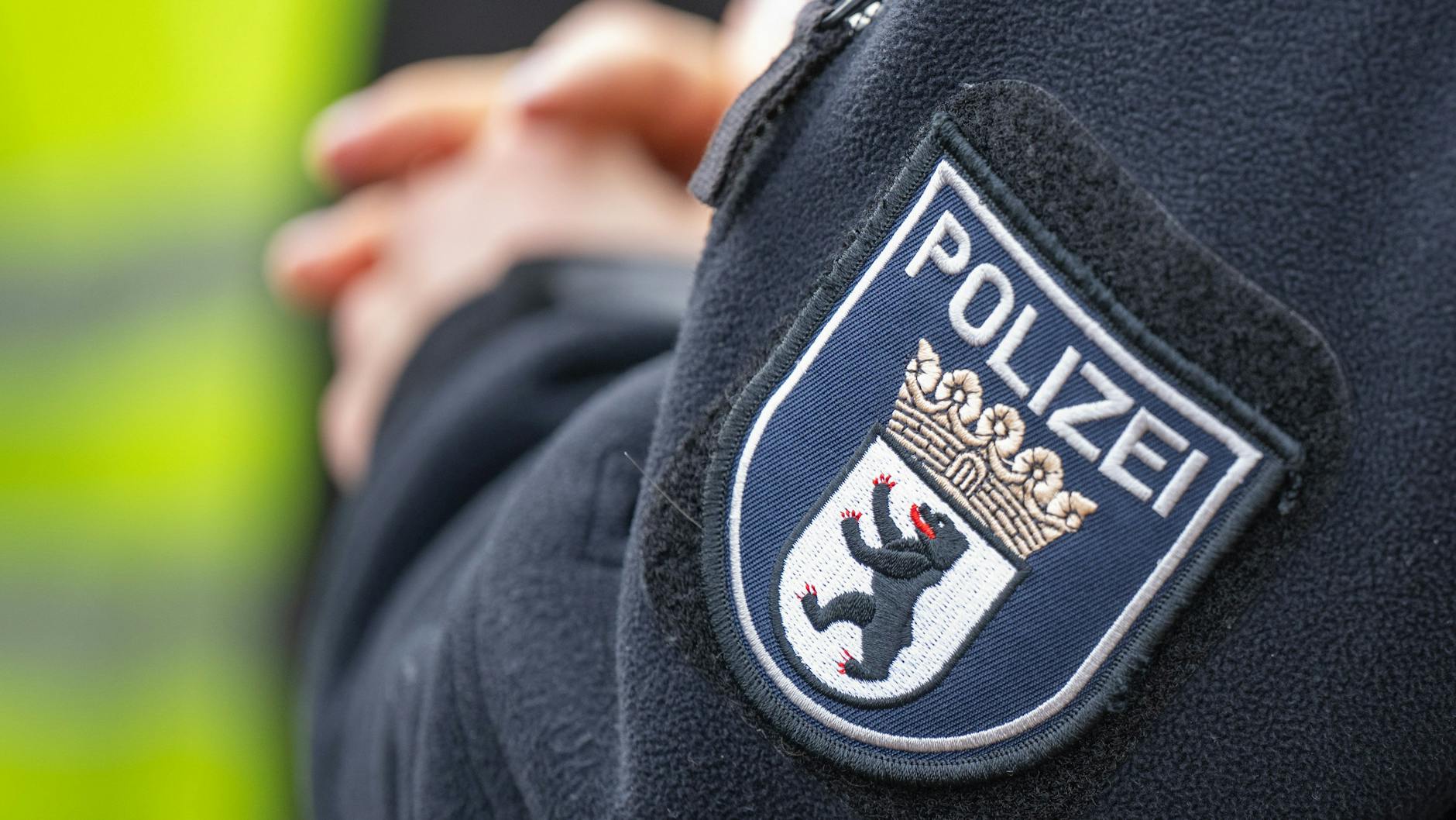 Früher trugen Polizisten blaue Uniformen, heute ist die Kleidung der Ordnungshüter grün. Zuerst wurde das in Hamburg geändert - unter Ronald Schill.