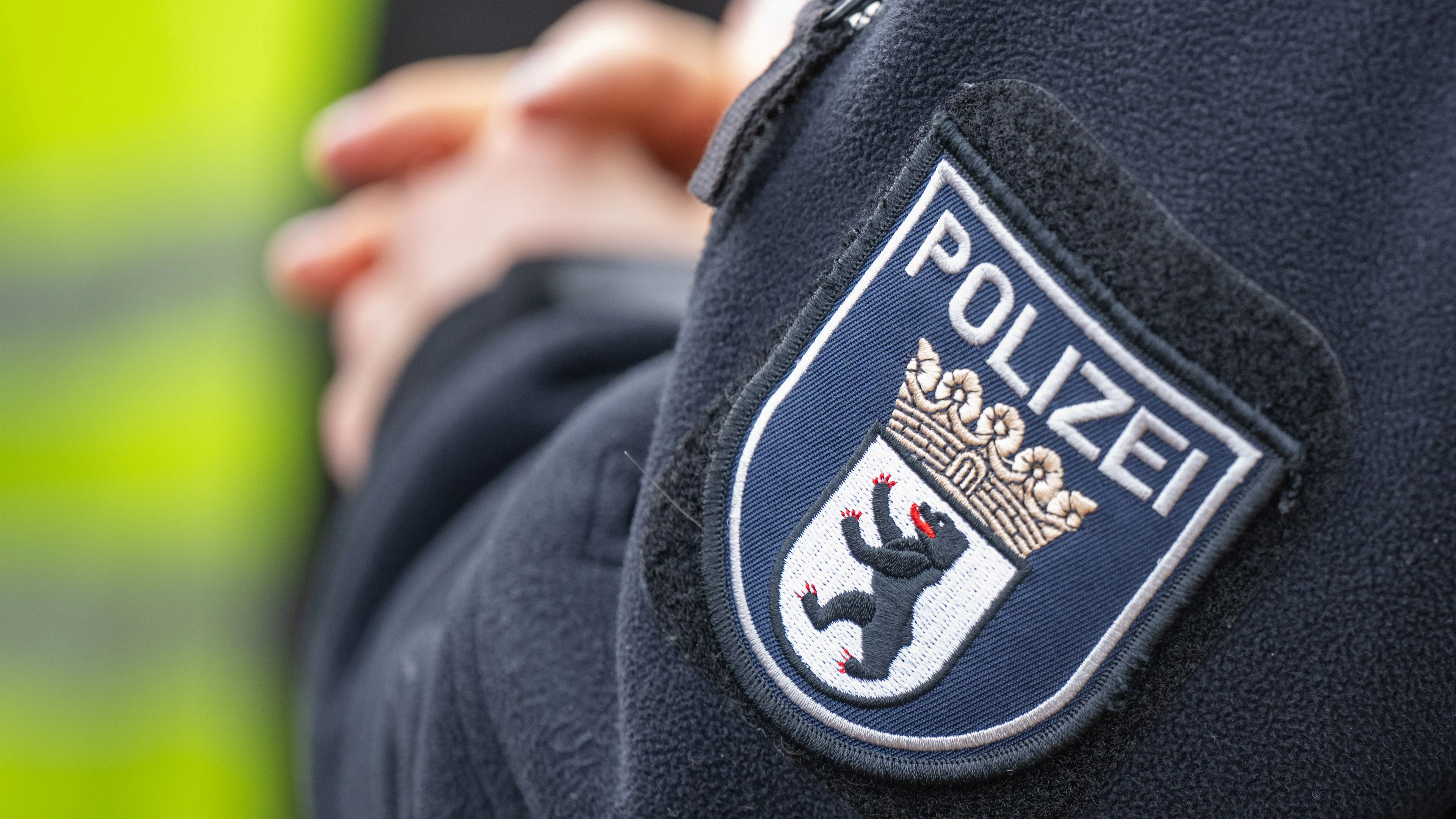 Früher trugen Polizisten blaue Uniformen, heute ist die Kleidung der Ordnungshüter grün. Zuerst wurde das in Hamburg geändert - unter Ronald Schill.