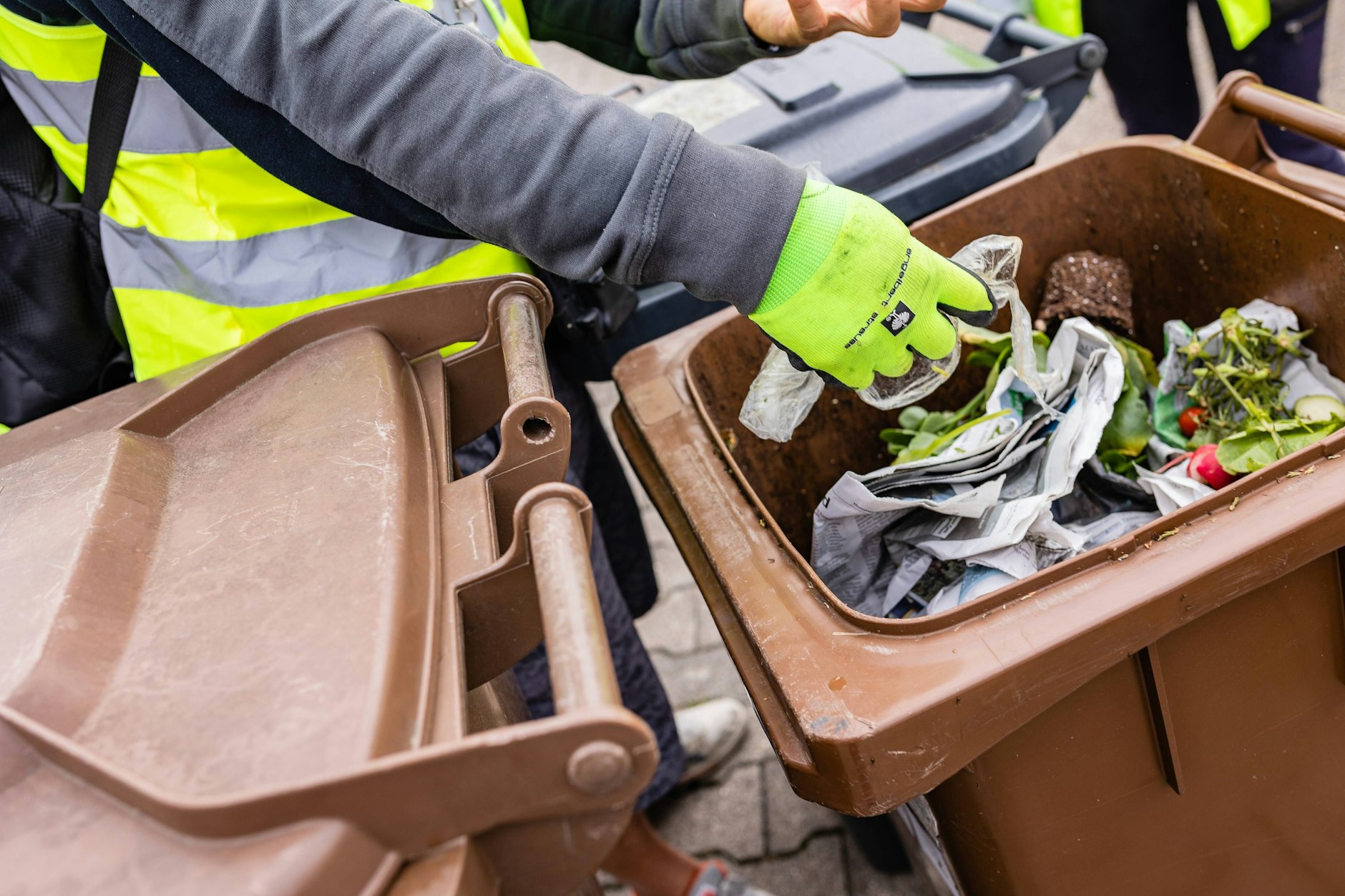 Der Biomüll wird zu Kompost verarbeitet – sind zu viele sogenannte Störstoffe in der Tonne, dann geht das nicht mehr. Der Müll muss verbrannt werden.