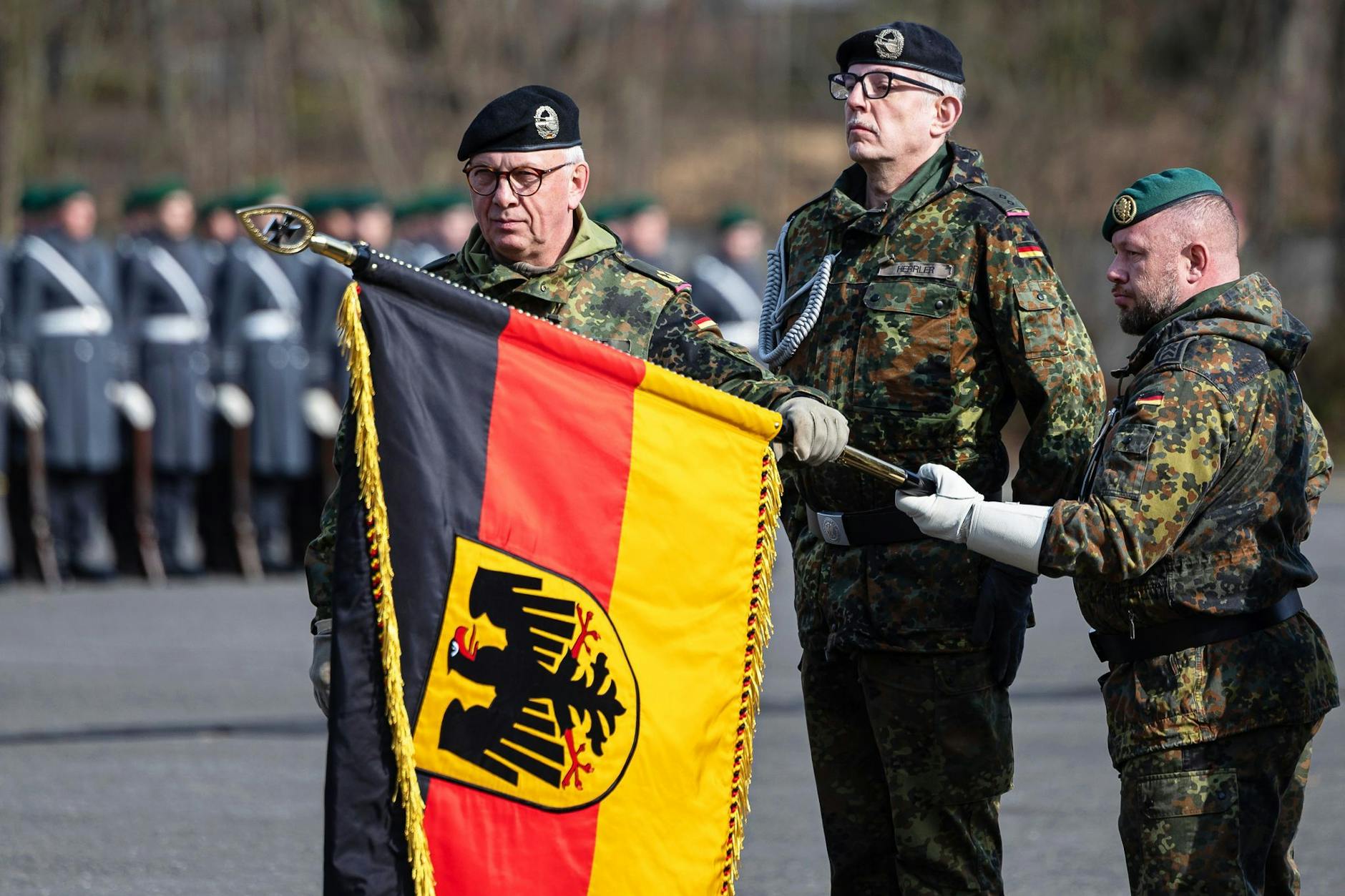 Im Namen der Freiheit wollen die Grünen uns freiwillig zum Dienst verpflichten.