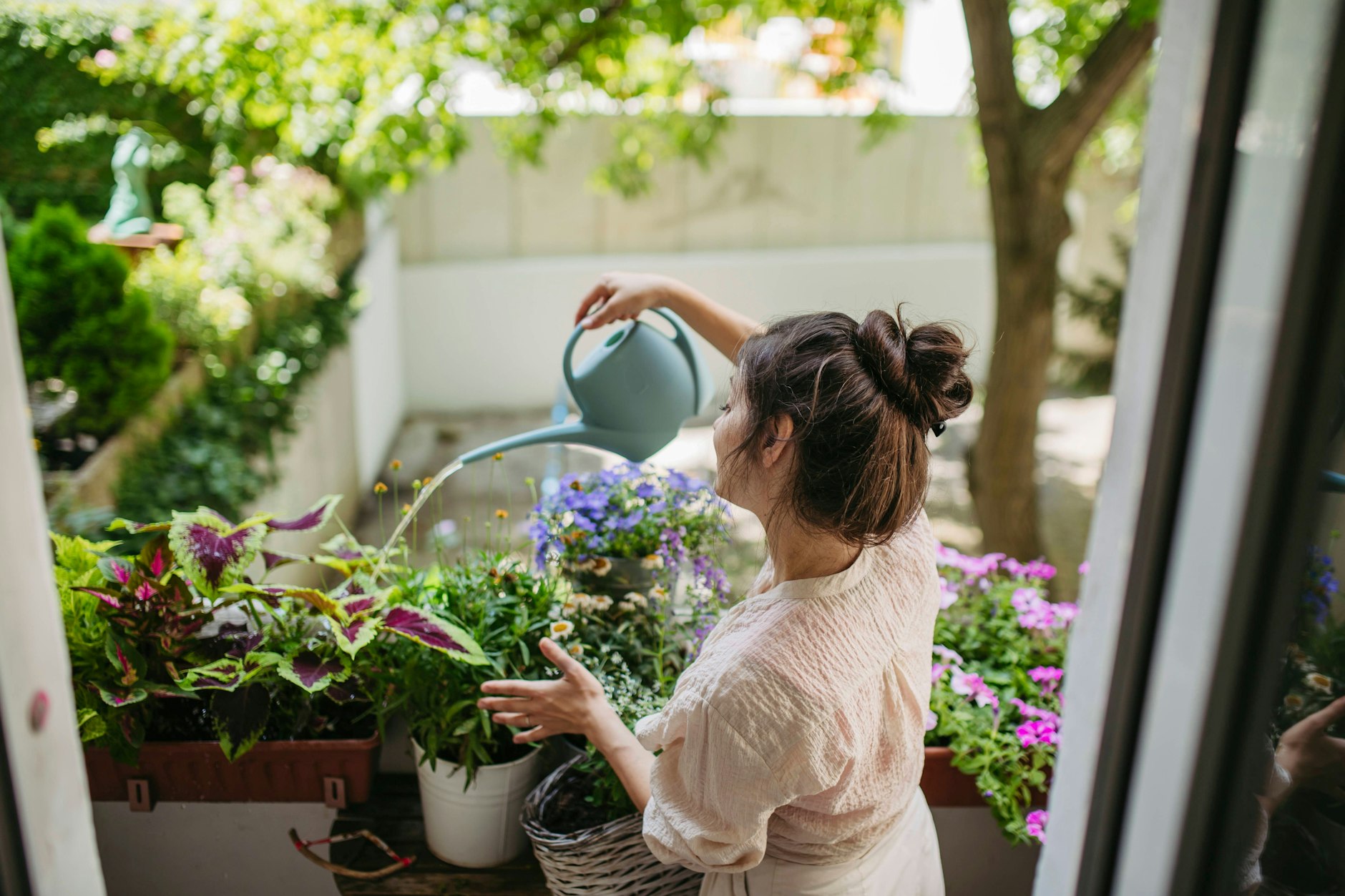 Wer Blumenkästen am Balkon anbringen will, sollte wissen, was erlaubt ist.