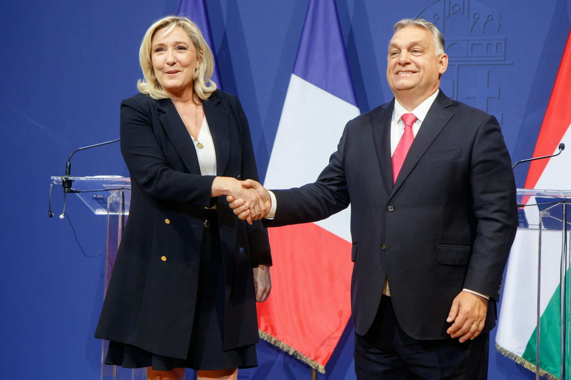 Ungarns Premierminister Viktor Orbán mit Marine Le Pen