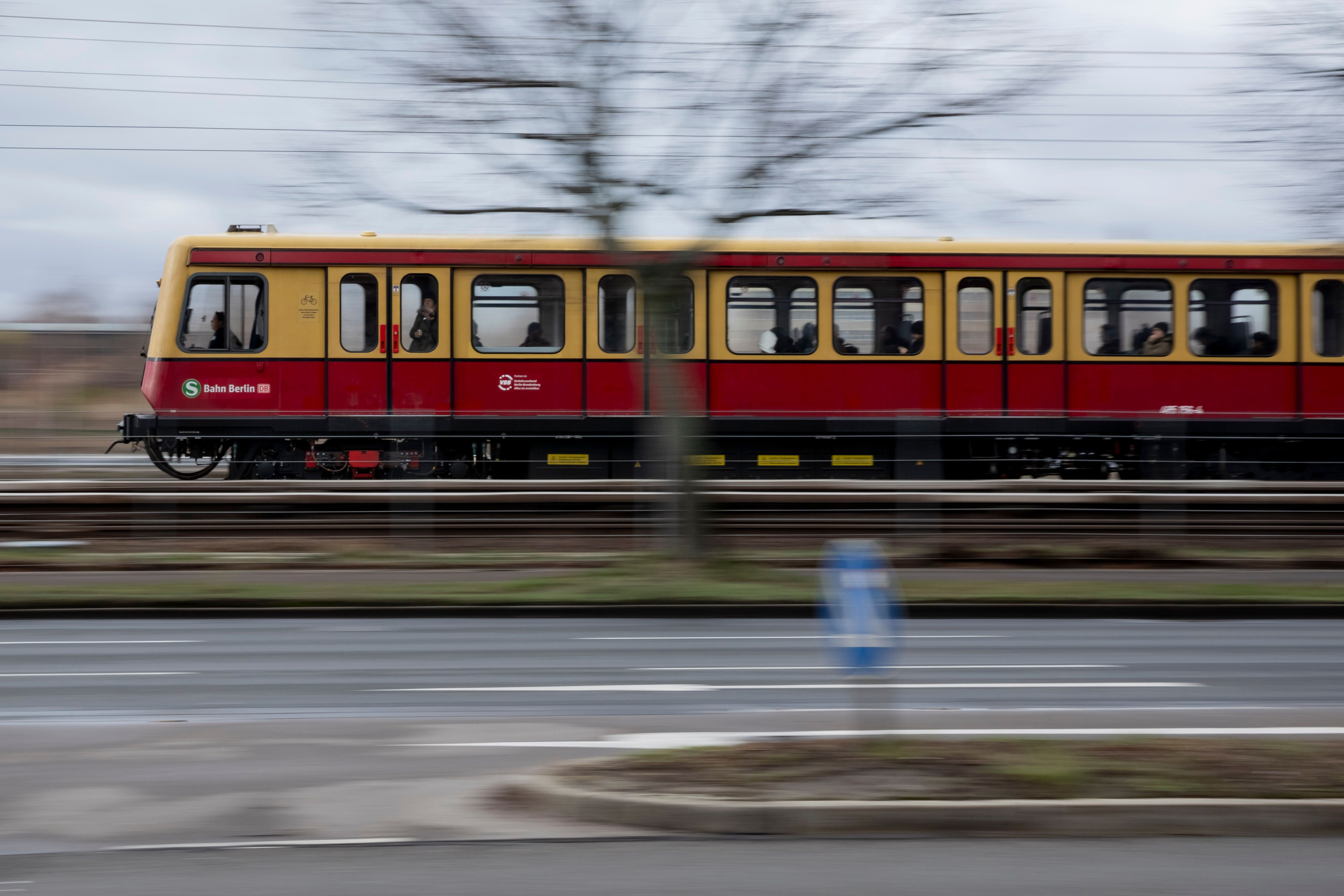 S-Bahn-Chaos am Montag: Signalstörung und Arzteinsatz legen Osten lahm