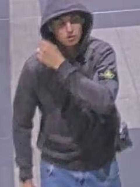 Wer kann der Polizei Hinweise zu diesem Mann geben?