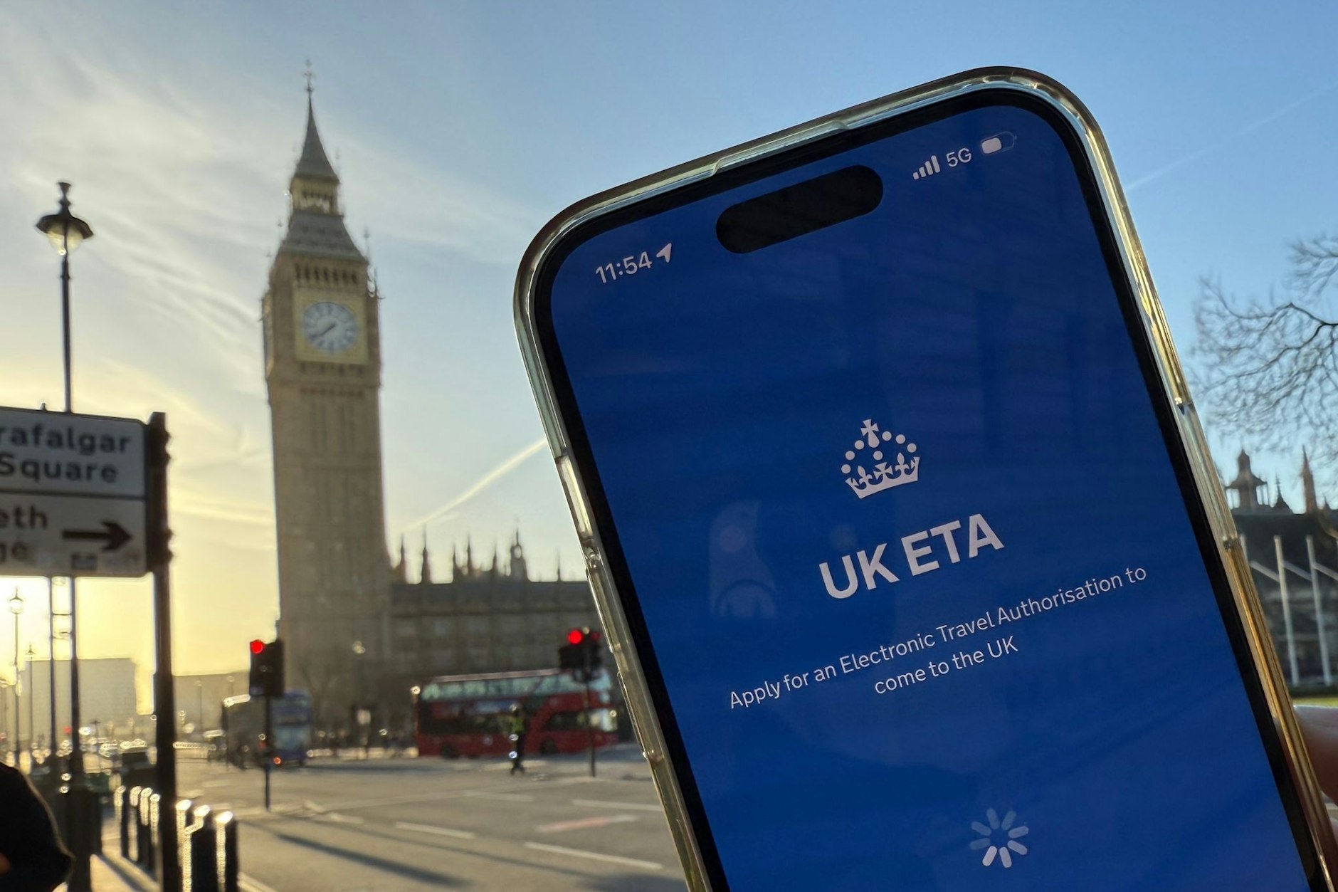 Die Reisegenehmigung fürs Vereinigte Königreich gibt es ganz einfach per App. Allerdings sollte man auf die offiziellen ETA-Kanäle achten.