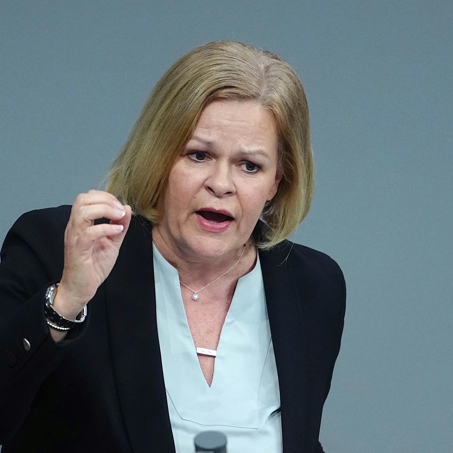 Migrationsbilanz: Faeser brüstet sich mit Abschiebungen - aber das ist nur die halbe Wahrheit