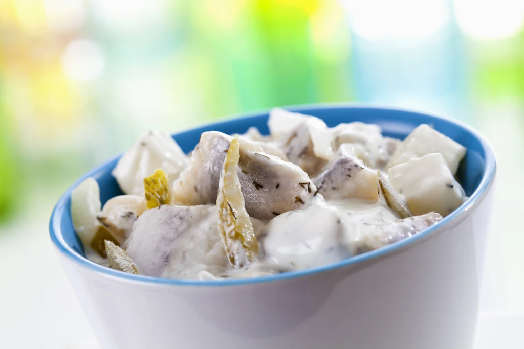 Matjes oder Bismarck: Rezept für den besten Heringssalat – zu Pellkartoffeln