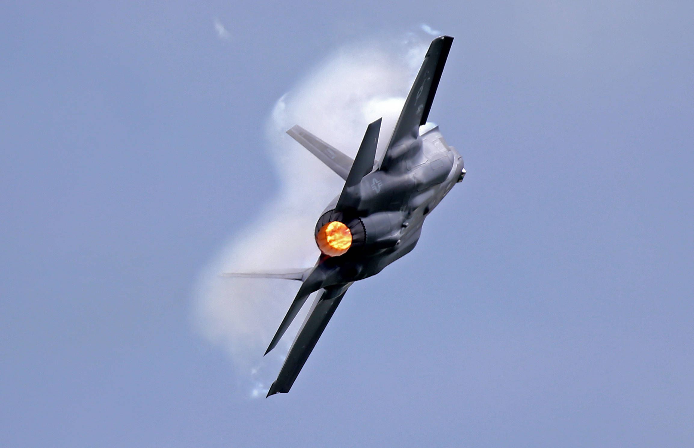 Waffenabhängigkeit von USA: Droht Europa die Kontrolle über seine Verteidigung zu verlieren?