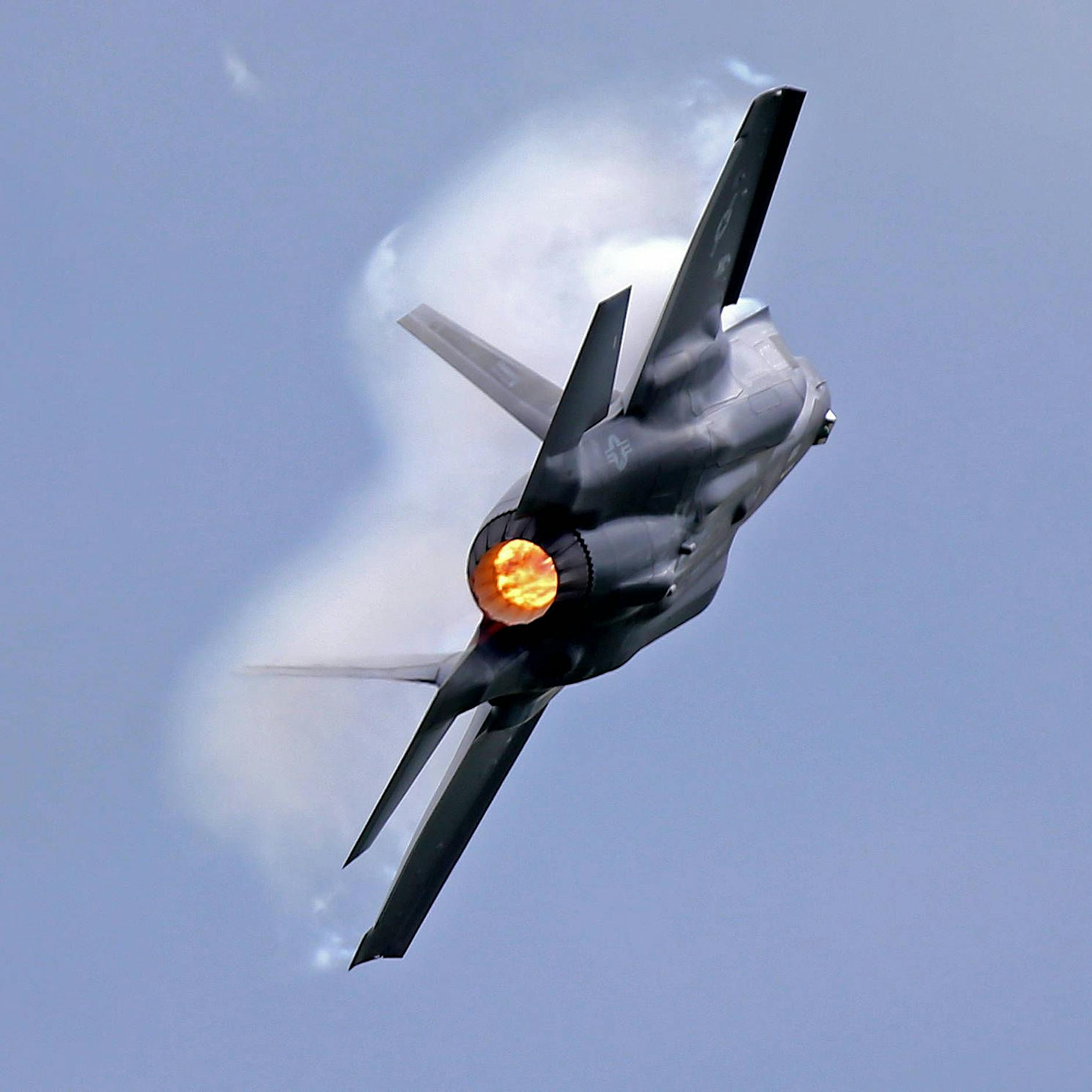 Waffenabhängigkeit von USA: Droht Europa die Kontrolle über seine Verteidigung zu verlieren?