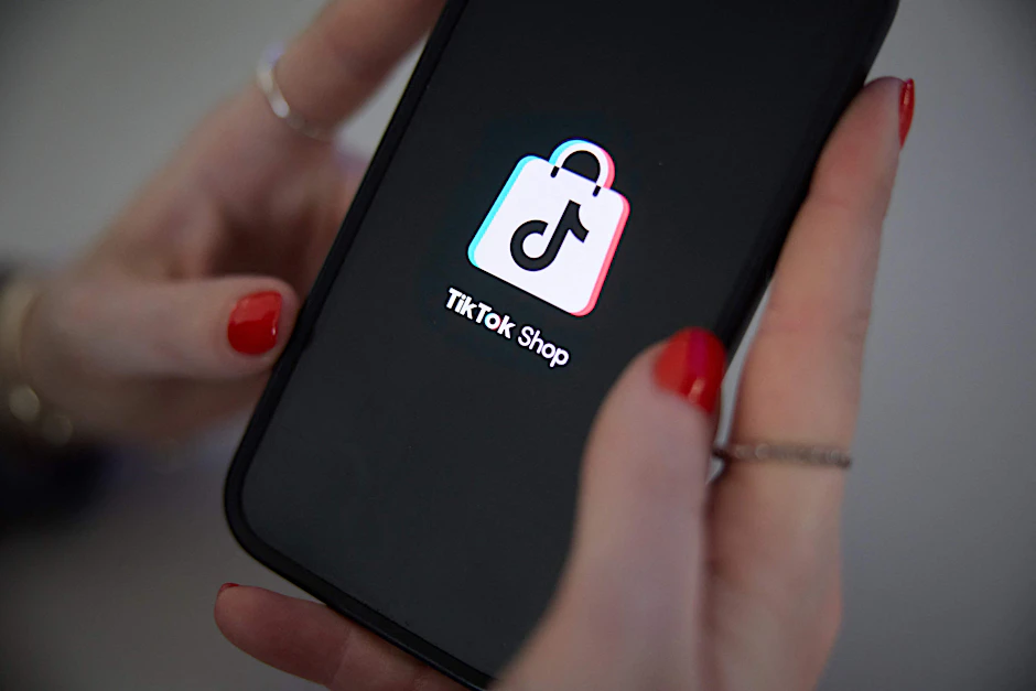 TikTok startet seine Shop-Funktion jetzt auch in Deutschland. 