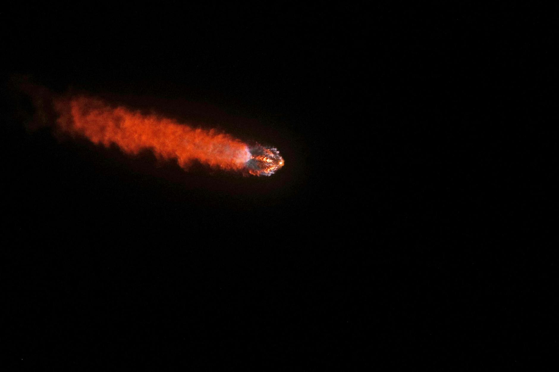Die SpaceX Falcon-9-Rakete startete in der Nacht zu Dienstag ihre Mission über den Polarregionen.