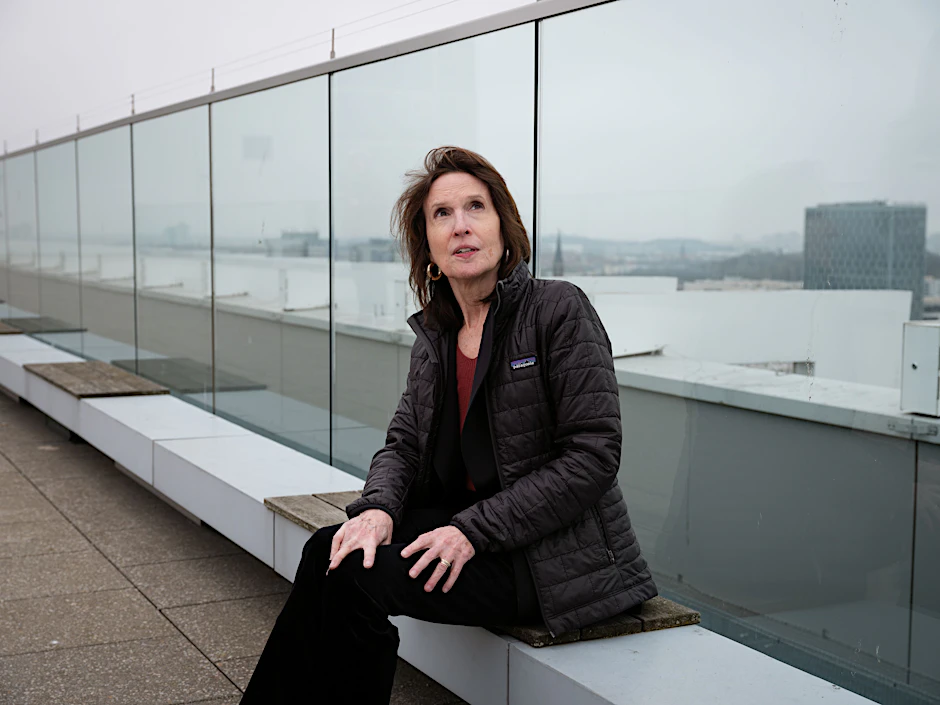 Katrina vanden Heuvel, Chefredakteurin von The Nation, auf der Dachterrasse des Berliner Verlags in Berlin-Mitte.