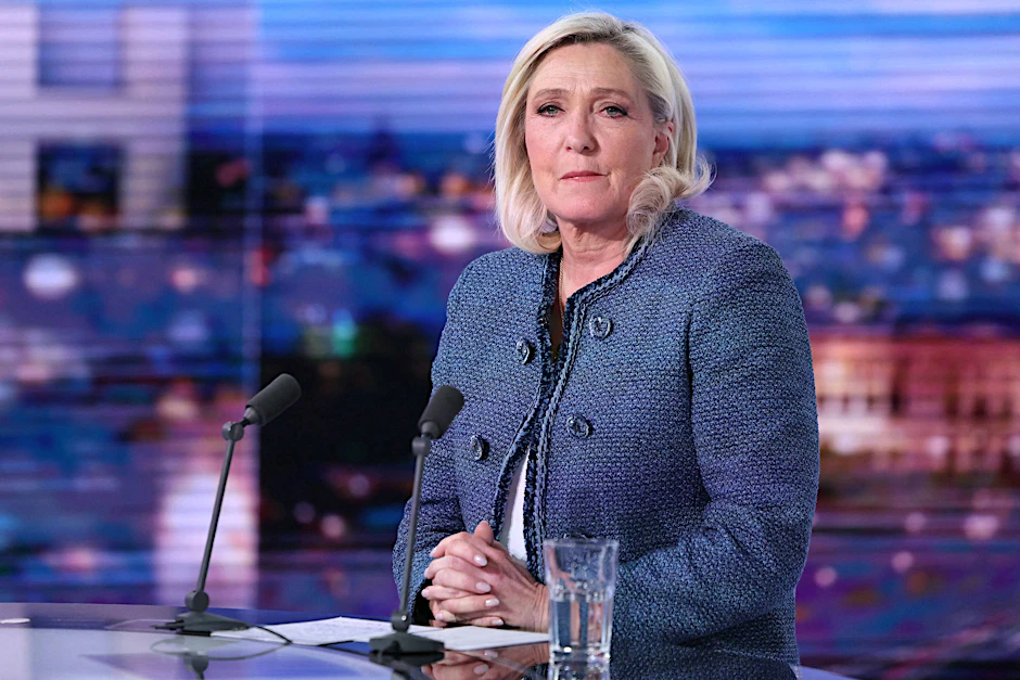 Schwerer Schlag: die RN-Politikerin Marine Le Pen im französischen TV nach Aberkennung ihres passiven Wahlrechts durch ein französisches Gericht.