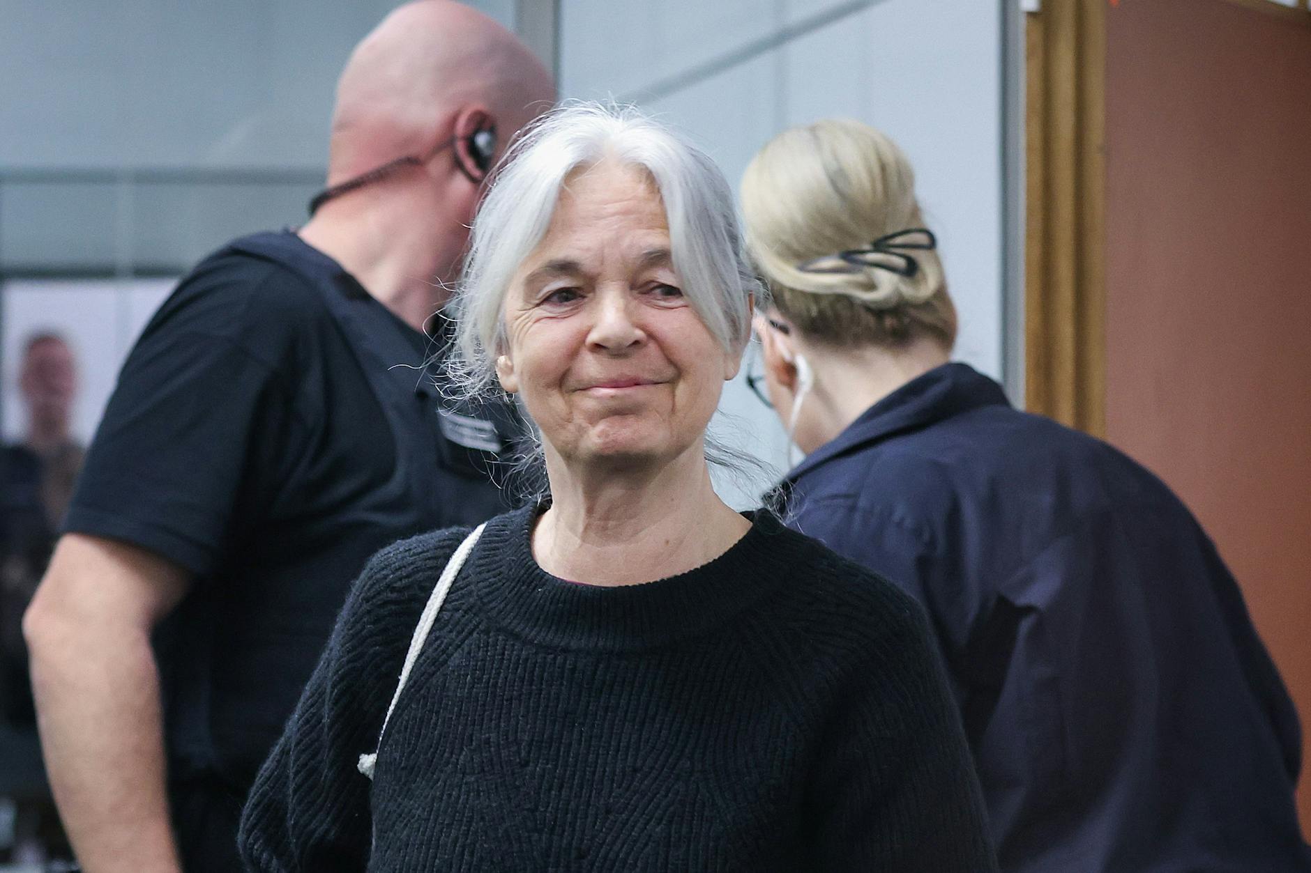 Daniela Klette am zweiten Prozesstag im Oberlandesgericht Celle im Gerichtssaal