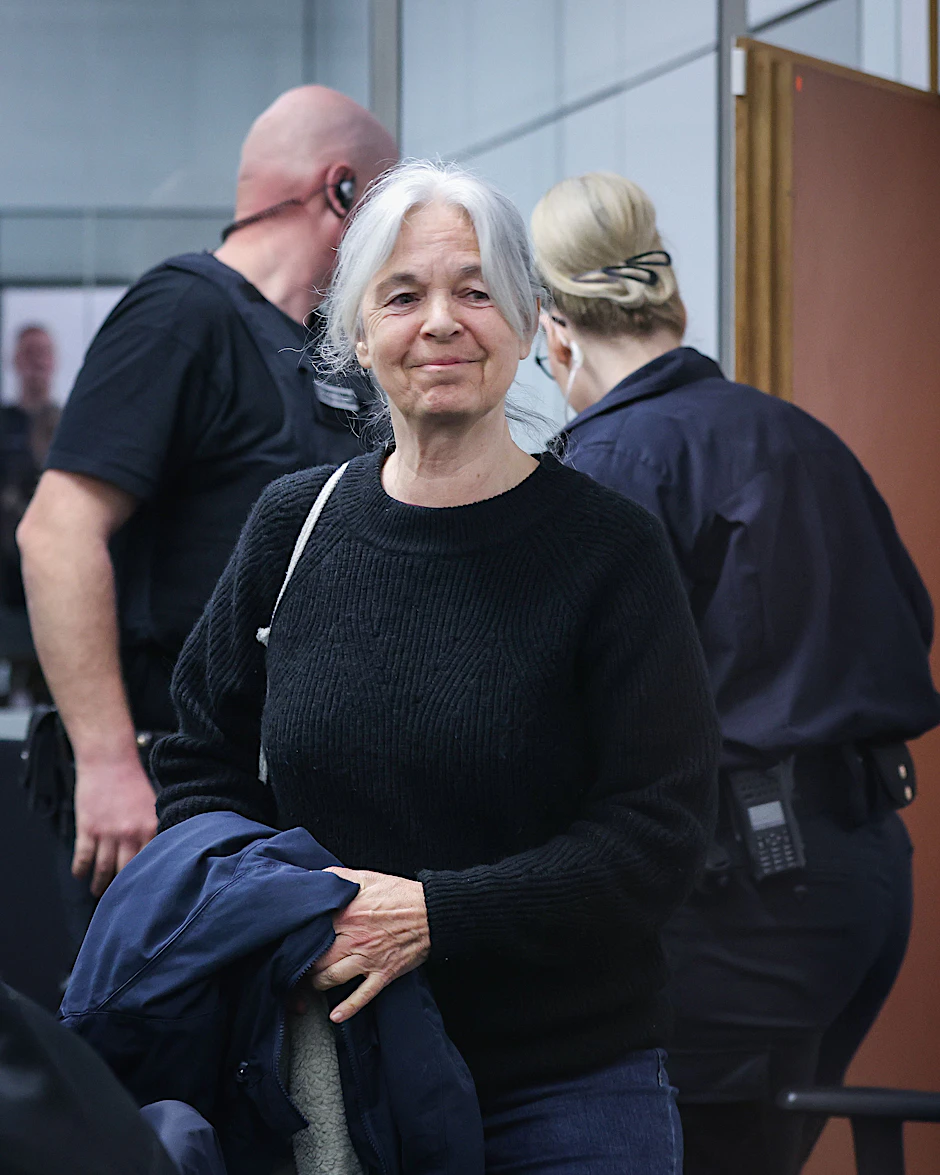 Daniela Klette am zweiten Prozesstag im Oberlandesgericht Celle im Gerichtssaal