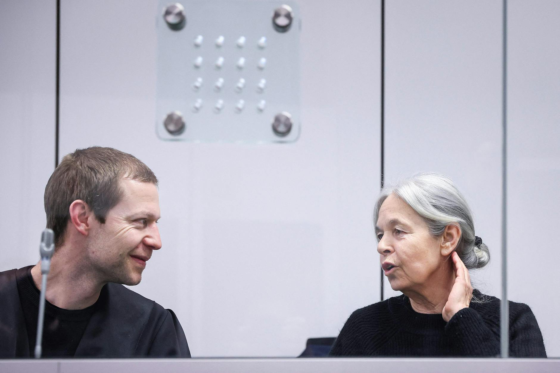 Die Verteidiger von Daniela Klette – hier Anwalt Lukas Theune – wollten den Prozess gegen die Ex-RAF-Terroristin platzen lassen oder zumindest verzögern.