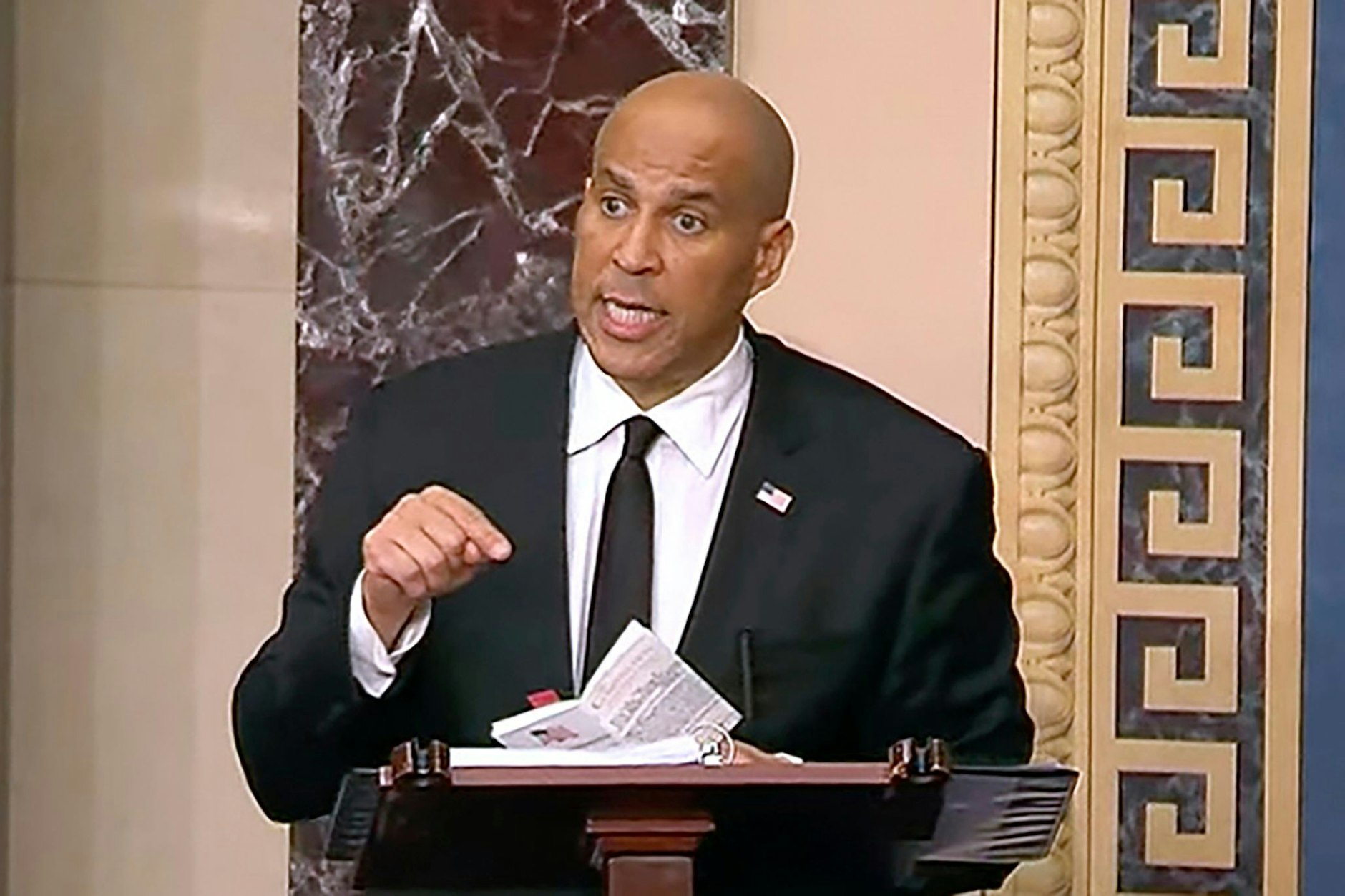 Der Demokrat und Senator Cory Booker bei seiner Anti-Trump-Rede. 25 Stunden und 5 Minuten sprach er. Durchgehend im Stehen.