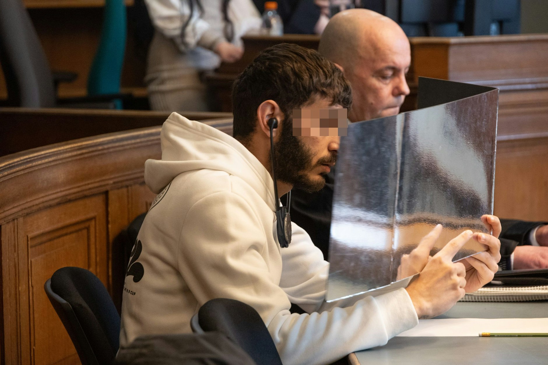 Atallah Younes (23) schoss am 31. Dezember 2024 eine Feuerwerksrakete in eine Wohnung eines Mehrfamilienhauses in Berlin-Neukölln.