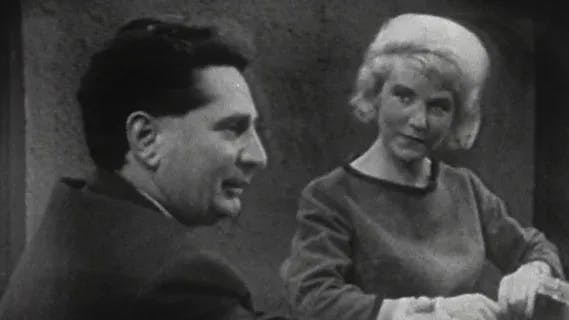 DDR-Fernsehchef Heinz Adameck in einer TV-Sendung von 1962 mit der TV-Kritikerin Irma Zimm vom KURIER-Vorgänger BZ am Abend
