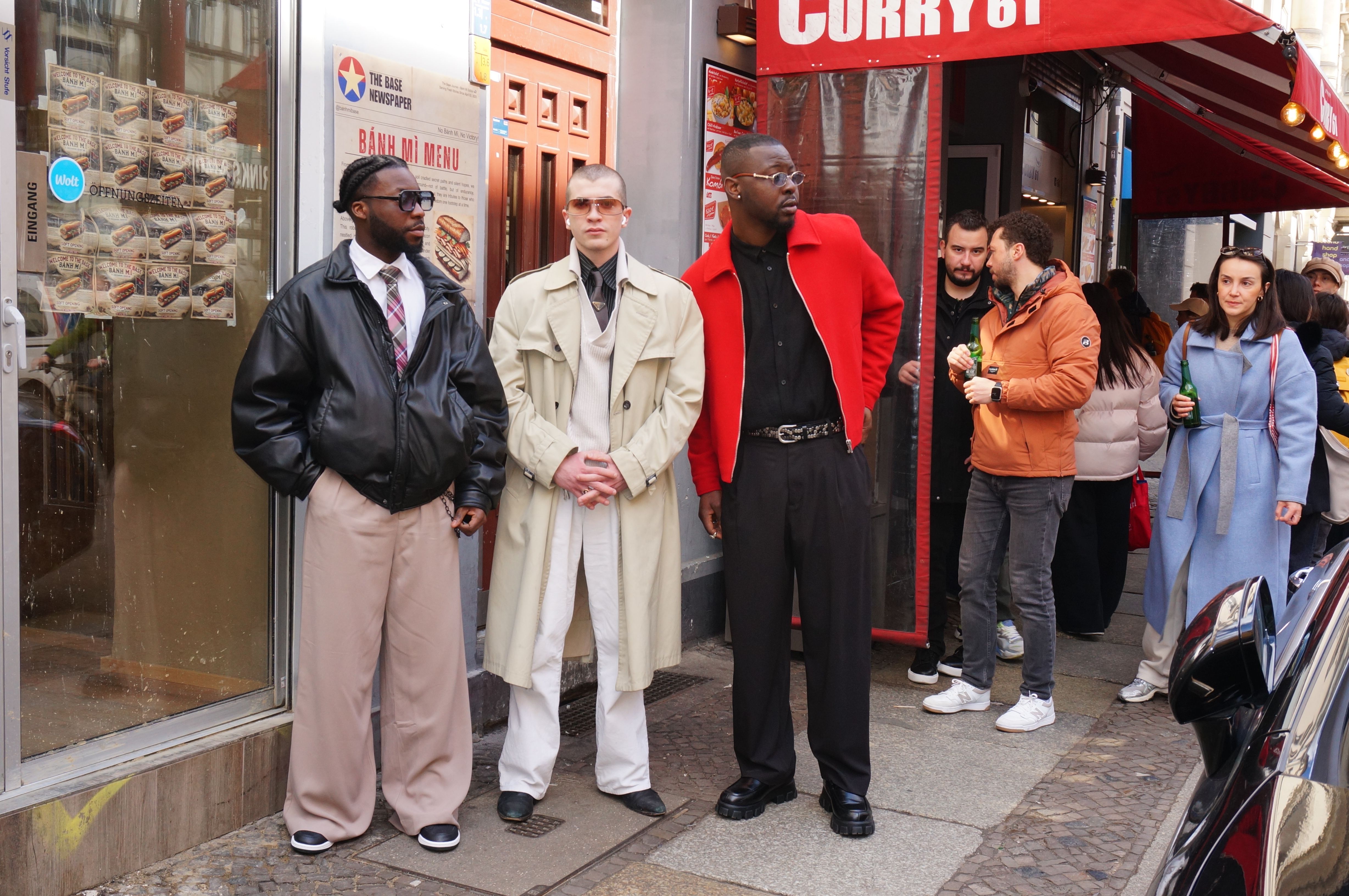 Berlin Street Style 2025: Der Trenchcoat ist zurück