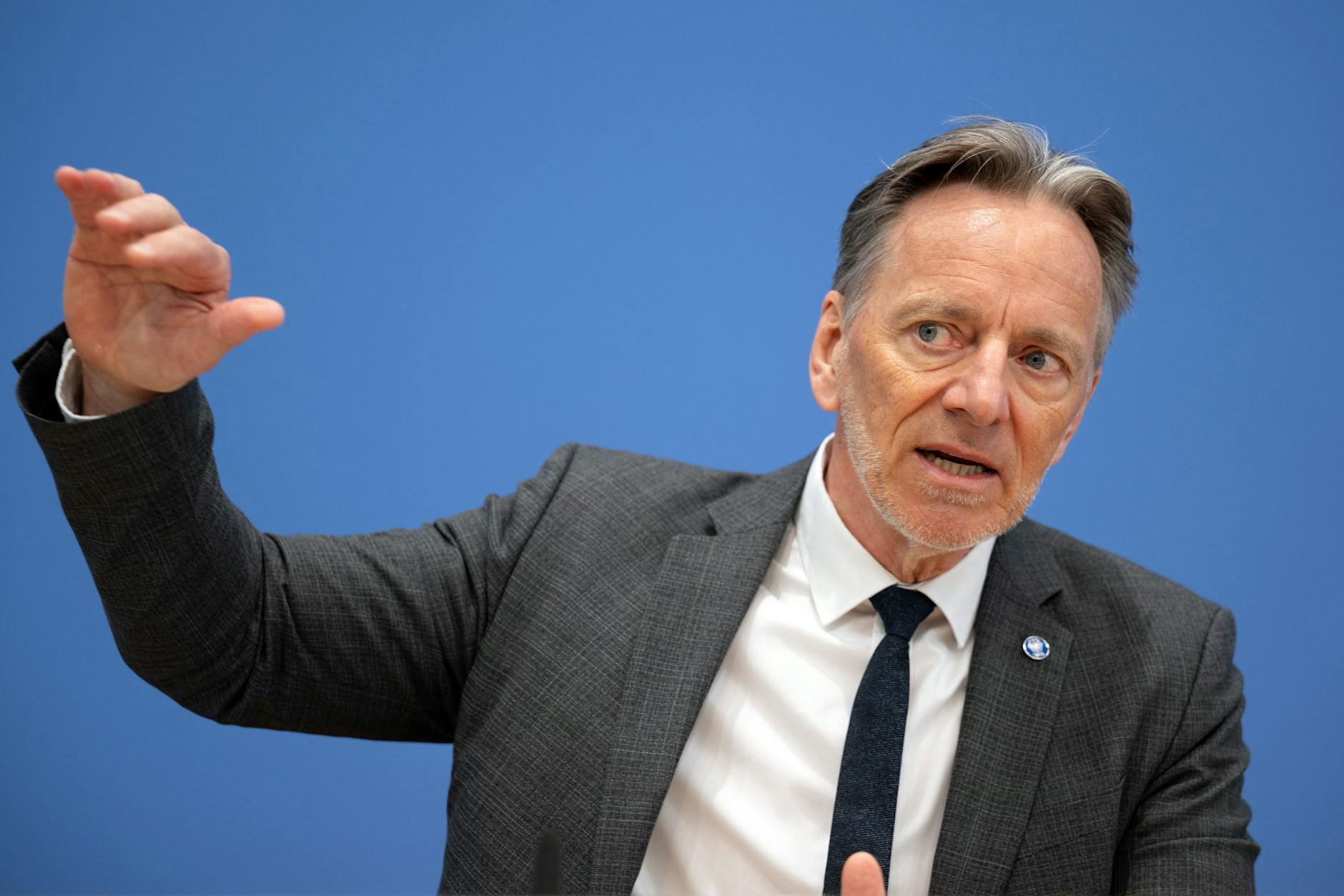 Holger Münch, Präsident des Bundeskriminalamtes (BKA), spricht während der Pressekonferenz zur Vorstellung der Polizeilichen Kriminalstatistik 2024.