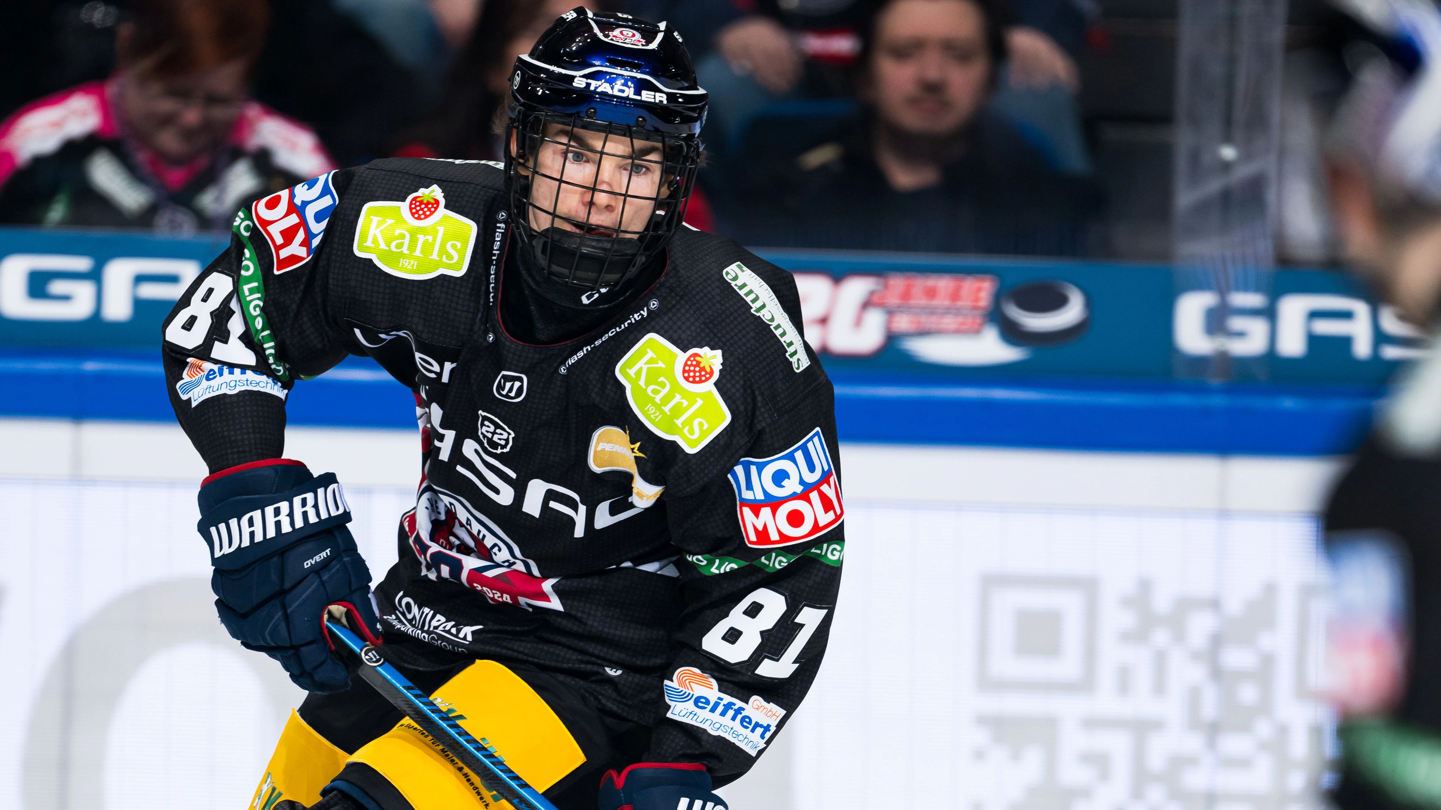 Elias Schneider im Spiel der Eisbären gegen die Augsburger Panther