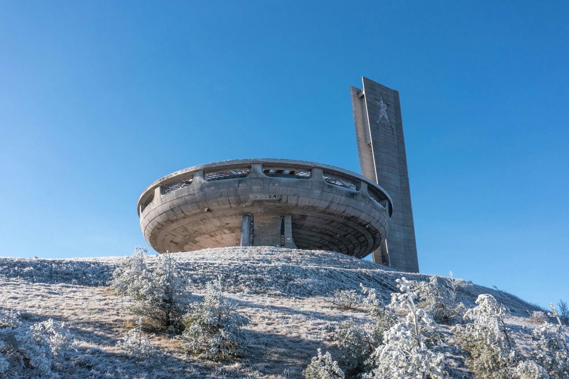 UFO mit Sternwaffel: das beeindruckende Busludscha-Denkmal in Zentralbulgarien.