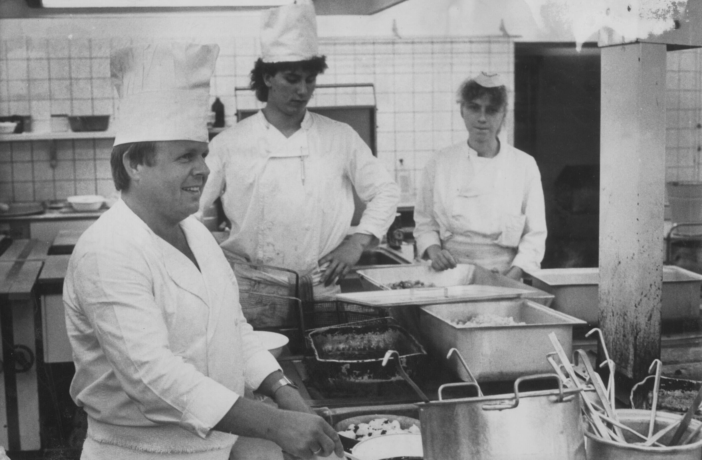 Wie einst aus der DDR-Schulküche: Wurstgulasch mit Nudeln