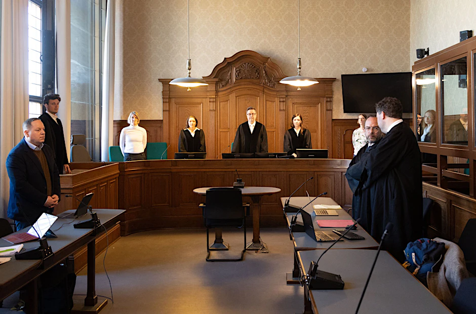 Önder K. ließ sich zu Beginn des Prozesses nicht vorführen. Er muss sich vor dieser Schwurgerichtskammer wegen Mordes verantworten.