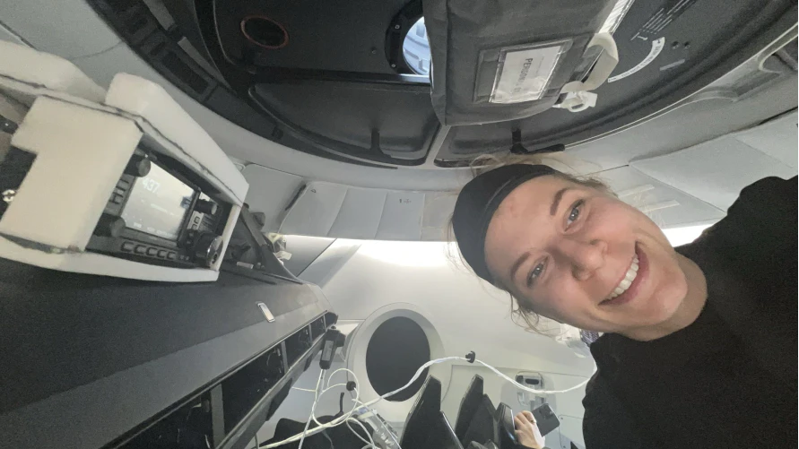 Trotz Weltraumkrankheit an Bord: Fünf Stunden nach dem Start war Rabea Rogge am Amateurfunkgerät und sprach mit Studenten der TU Berlin.